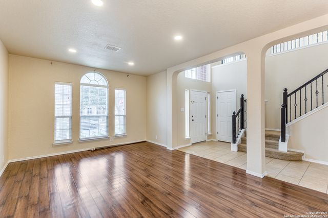 5723 WHITE OAK CV, San Antonio, TX 78253