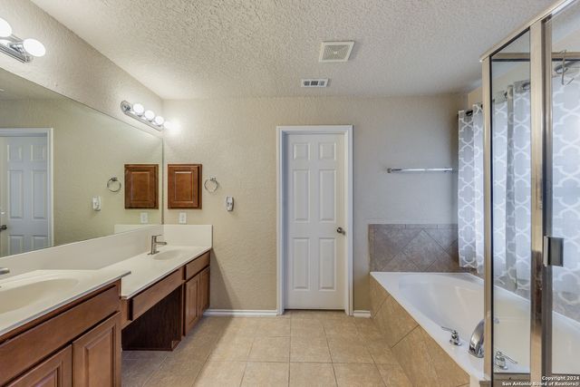 5723 WHITE OAK CV, San Antonio, TX 78253