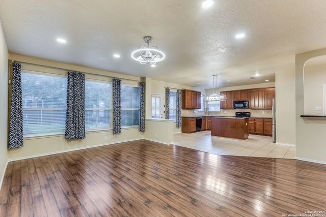 5723 WHITE OAK CV, San Antonio, TX 78253