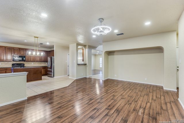 5723 WHITE OAK CV, San Antonio, TX 78253