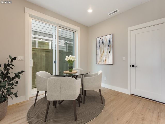 4244 Se CENTURY Blvd, Hillsboro, OR 97123