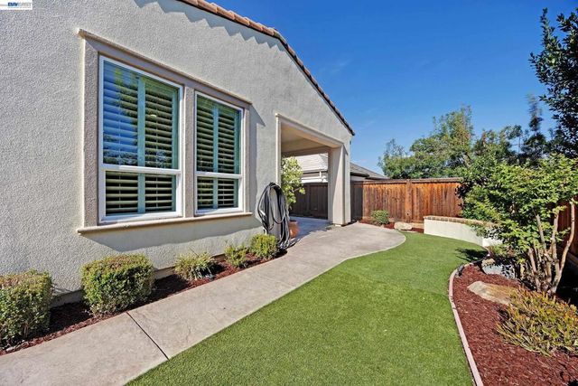 1930 Barbaresco Ln, Brentwood, CA 94513