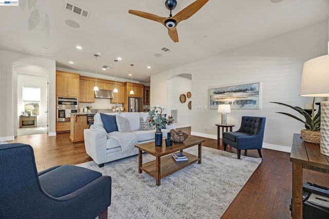 1930 Barbaresco Ln, Brentwood, CA 94513