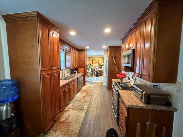 1110 Harbor View Drive, Galveston, TX 77550