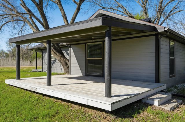 300 S 2nd Street, Tehuacana, TX 76686