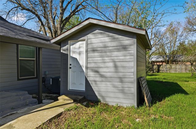 300 S 2nd Street, Tehuacana, TX 76686