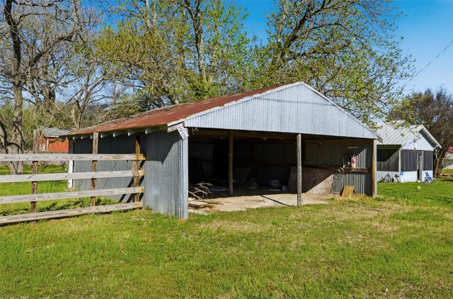 300 S 2nd Street, Tehuacana, TX 76686