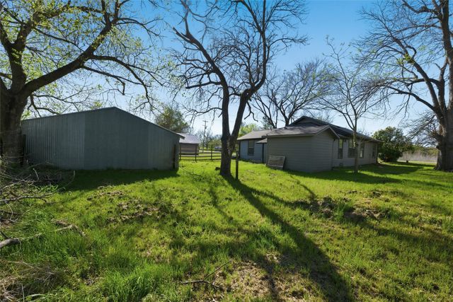 300 S 2nd Street, Tehuacana, TX 76686
