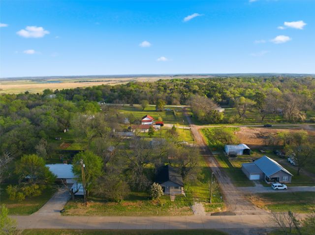 300 S 2nd Street, Tehuacana, TX 76686