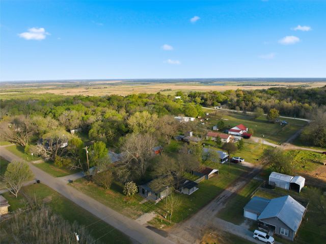 300 S 2nd Street, Tehuacana, TX 76686