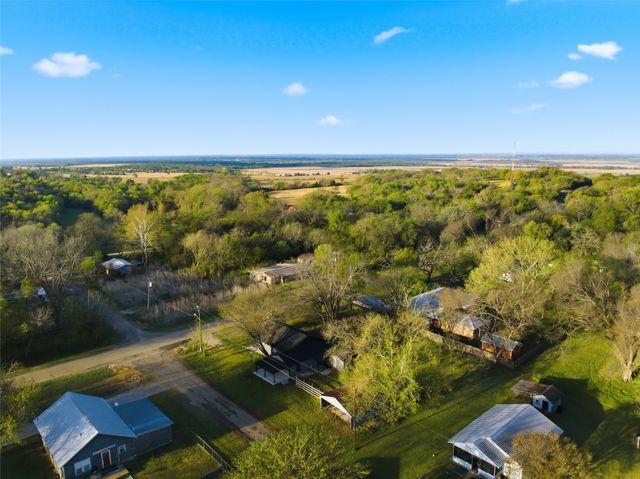 300 S 2nd Street, Tehuacana, TX 76686