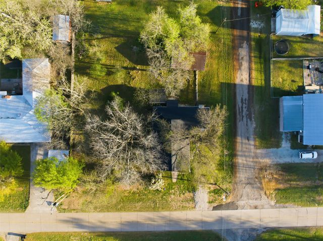 300 S 2nd Street, Tehuacana, TX 76686