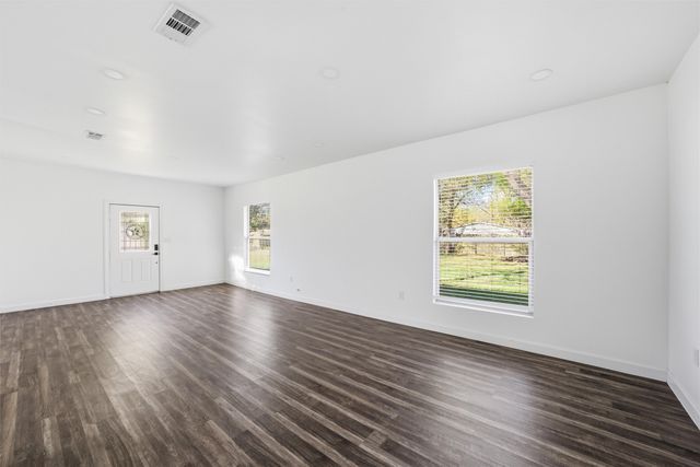 300 S 2nd Street, Tehuacana, TX 76686