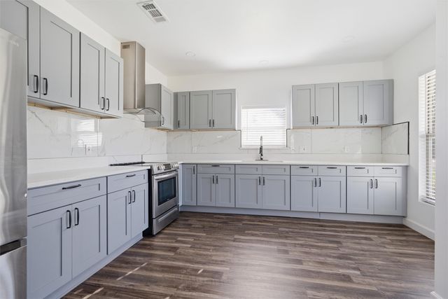 300 S 2nd Street, Tehuacana, TX 76686