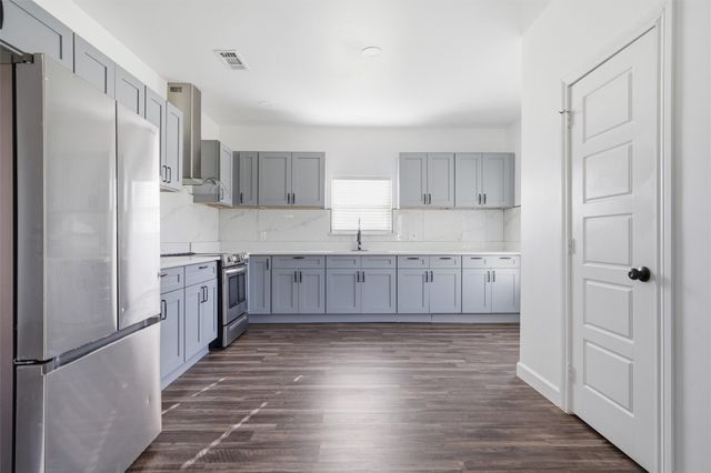 300 S 2nd Street, Tehuacana, TX 76686