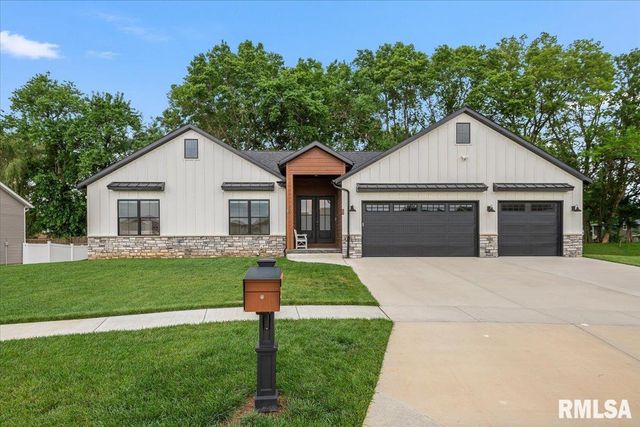 55 Firefly Court, Chatham, IL 62629