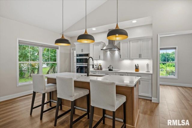 55 Firefly Court, Chatham, IL 62629