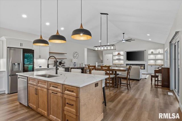55 Firefly Court, Chatham, IL 62629