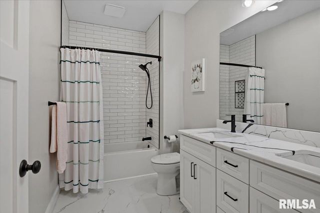 55 Firefly Court, Chatham, IL 62629