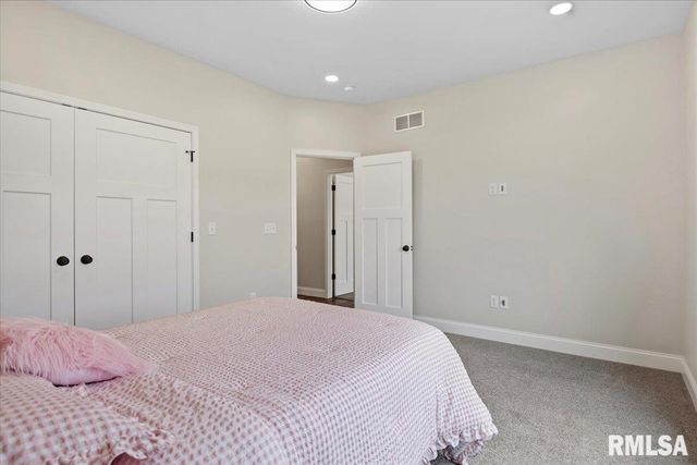 55 Firefly Court, Chatham, IL 62629