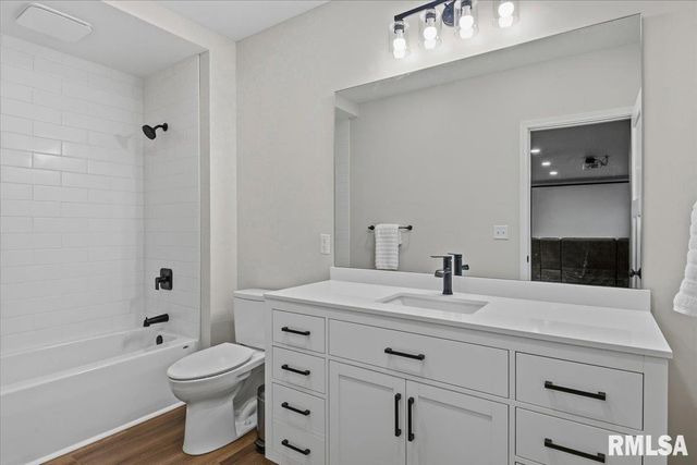 55 Firefly Court, Chatham, IL 62629
