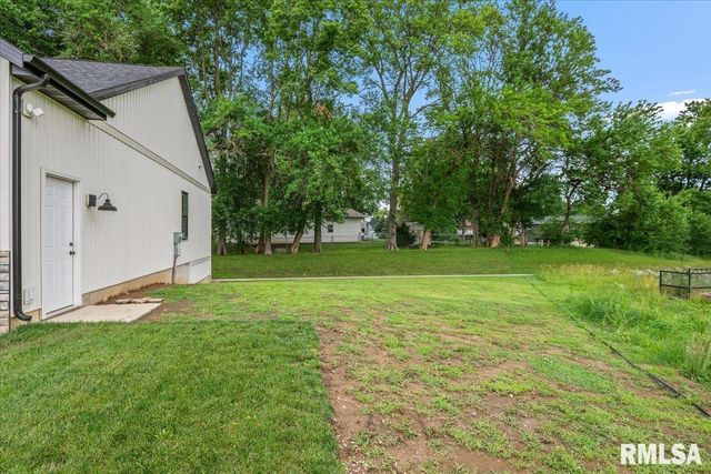 55 Firefly Court, Chatham, IL 62629