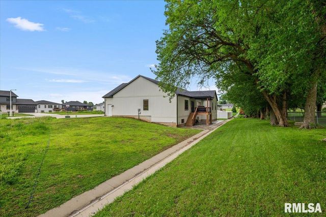 55 Firefly Court, Chatham, IL 62629