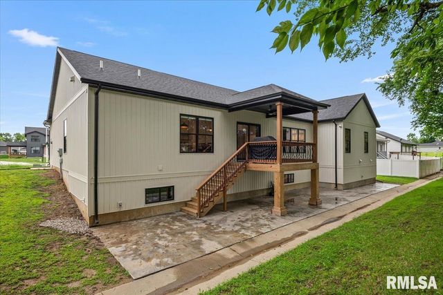 55 Firefly Court, Chatham, IL 62629