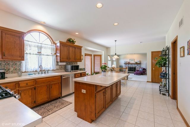 15537 Harbor Town Drive, Orland Park, IL 60462