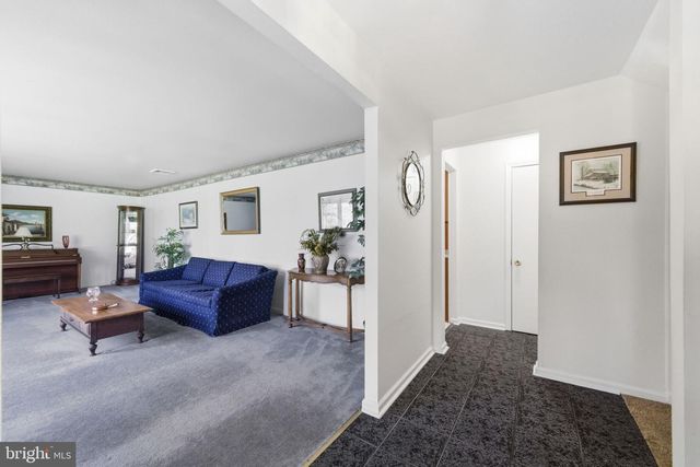 302 LUCKY HILL RD, West Chester, PA 19382