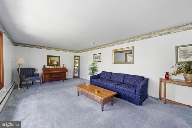 302 LUCKY HILL RD, West Chester, PA 19382