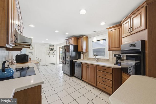 302 LUCKY HILL RD, West Chester, PA 19382