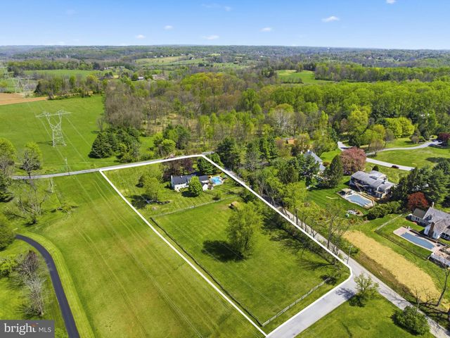 302 LUCKY HILL RD, West Chester, PA 19382