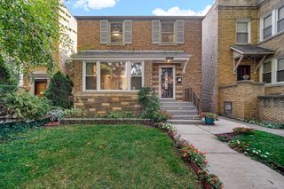6423 N Seeley Avenue, Chicago, IL 60645