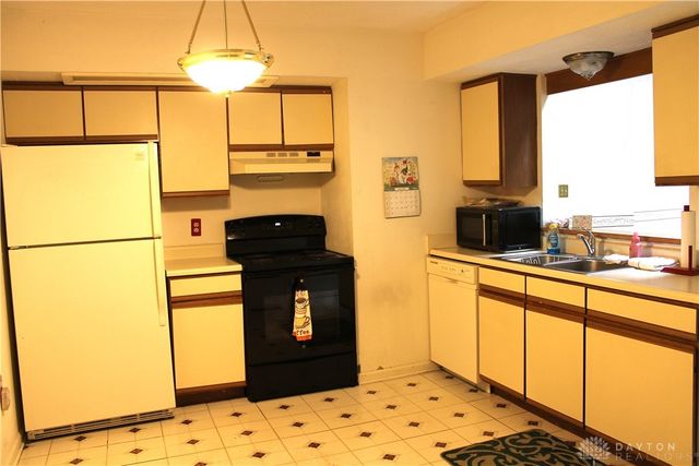 174 Candle Court, Englewood, OH 45322