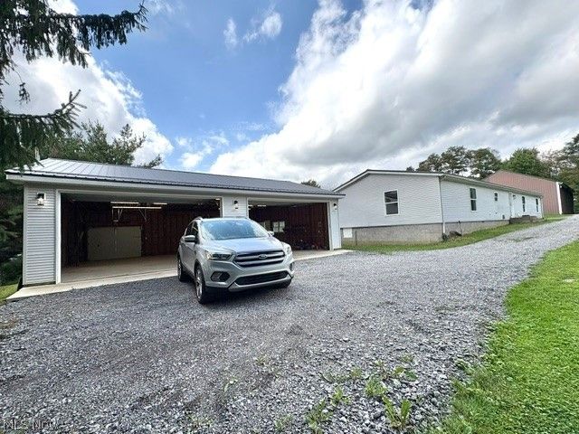 47415 B Metz Road, New Waterford, OH 44445