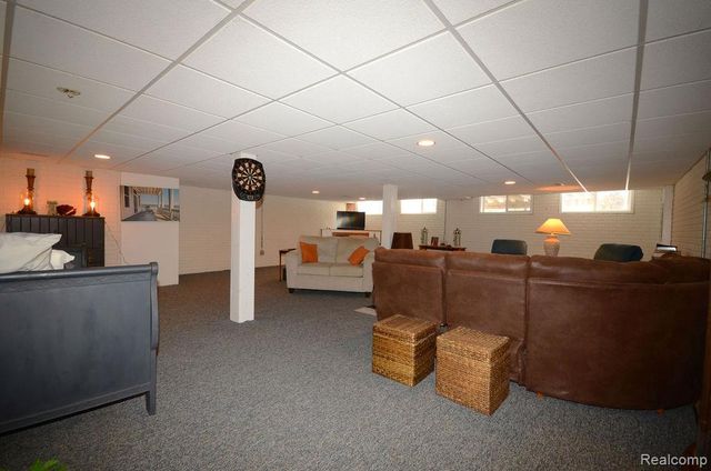 7968 Divot Drive 5, Waterford, MI 48327