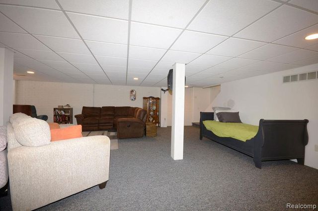 7968 Divot Drive 5, Waterford, MI 48327