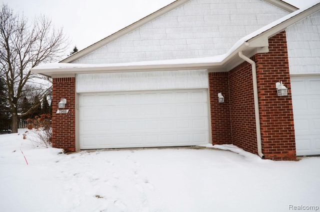 7968 Divot Drive 5, Waterford, MI 48327