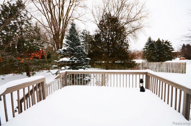 7968 Divot Drive 5, Waterford, MI 48327