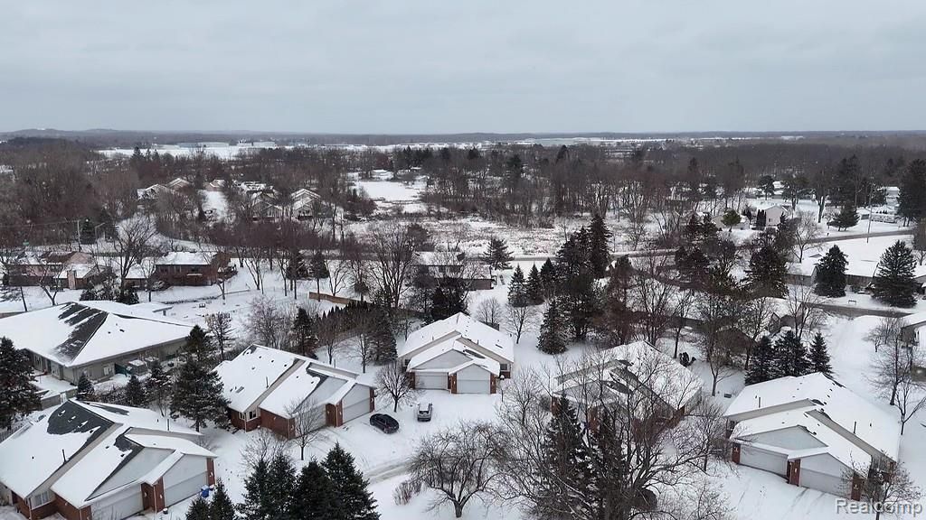 7968 Divot Drive 5, Waterford, MI 48327