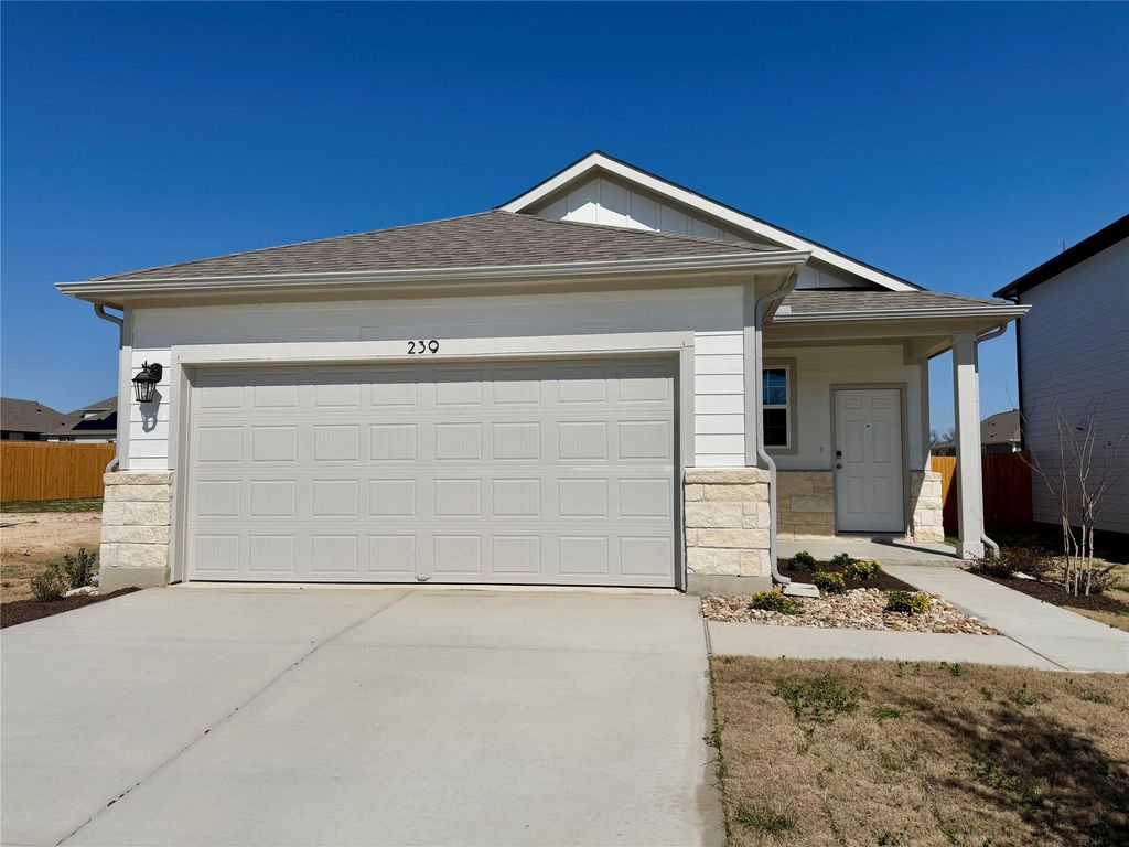 239 Hidalgo LN, Elgin, TX 78621