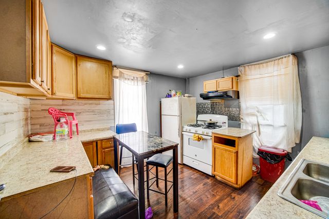 6752 S Peoria Street, Chicago, IL 60621