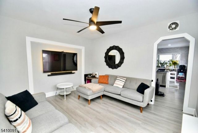 30 Woodside Ave, Haledon Boro, NJ 07508