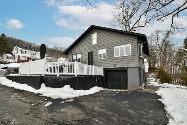 30 Woodside Ave, Haledon Boro, NJ 07508