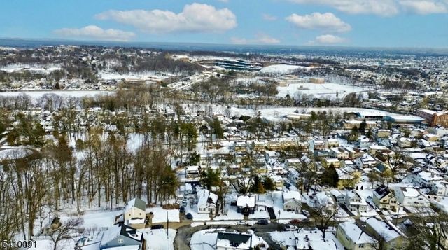 30 Woodside Ave, Haledon Boro, NJ 07508