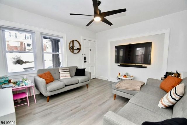 30 Woodside Ave, Haledon Boro, NJ 07508