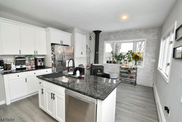 30 Woodside Ave, Haledon Boro, NJ 07508