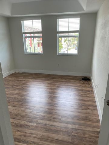 11102 NW 83rd St 201, Doral, FL 33178