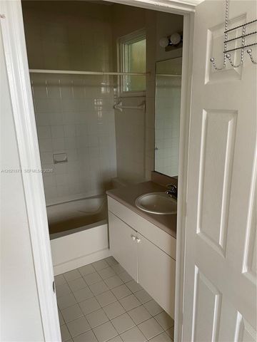 11102 NW 83rd St 201, Doral, FL 33178